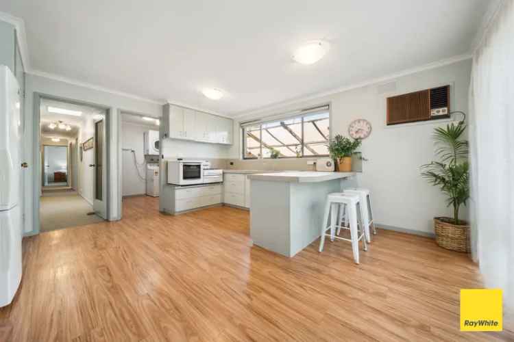 Neat and Tidy, Great Location!!