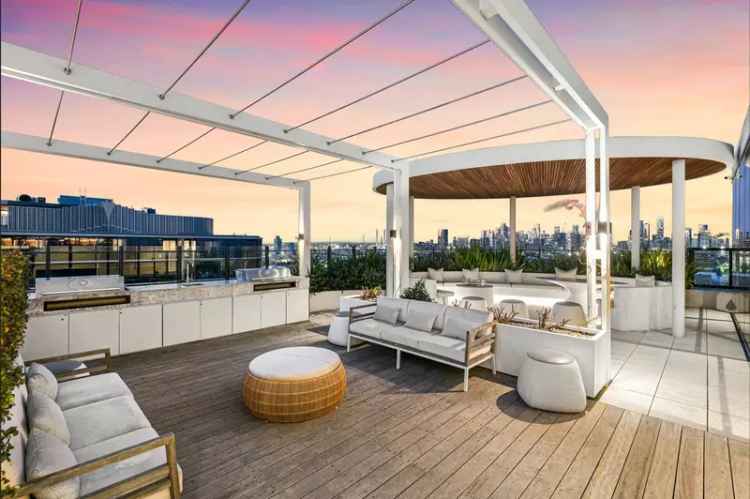 3 Bedroom Penthouse in Iconic Fawkner Towers Melbourne