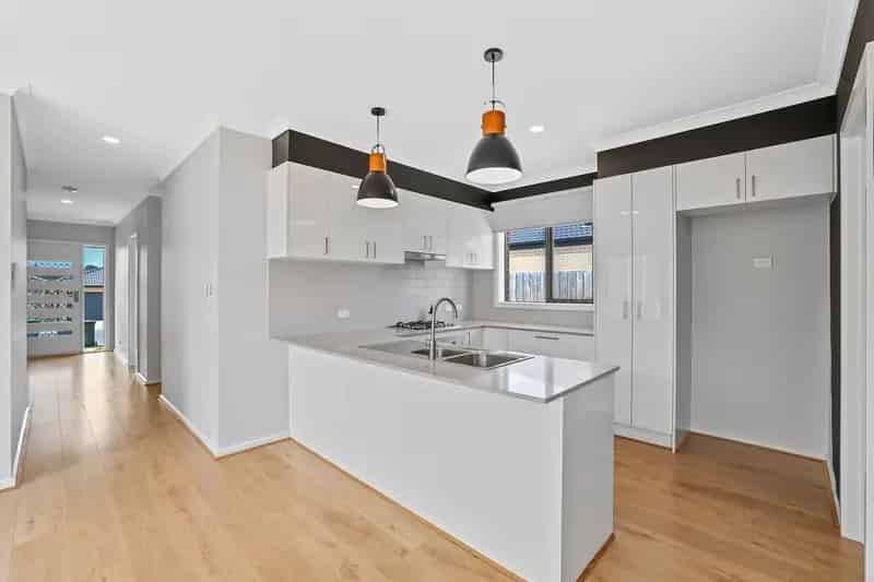 STYLISH THREE BEDROOM TOWNHOUSE WITH NO BODY CORPORATE