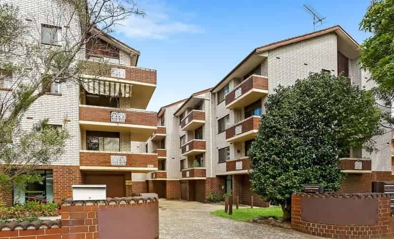 Rent apartment in Rockdale with 2 bedrooms and balconies