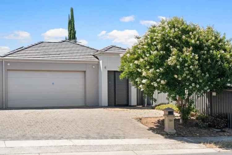 Stylish 3 Bed Duplex near Tea Tree Plaza - Modern Living