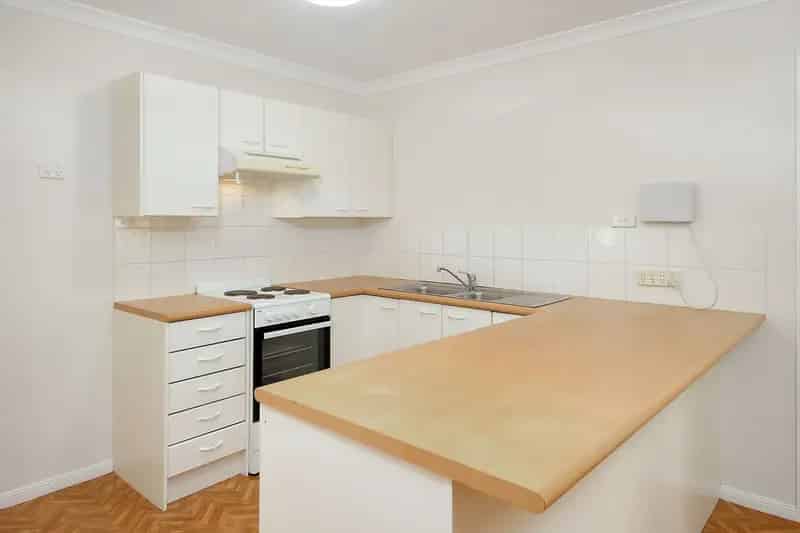 LOWSET FAMILY HOME - AIRCON & FULLY FENCED - WALK TO RUNCORN HEIGHTS SS