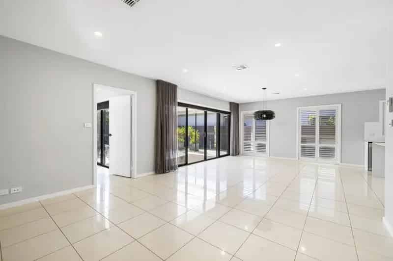 Real Estate For Lease - 87 Oodgeroo Avenue - Franklin , ACT