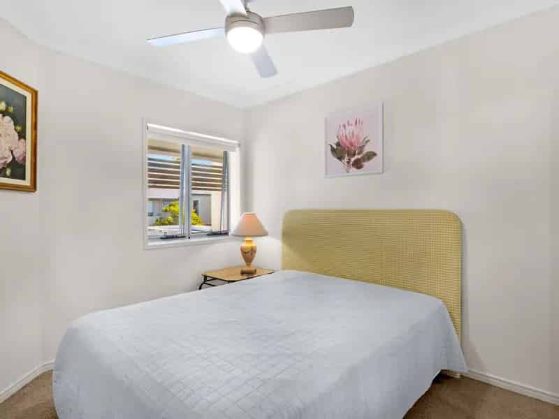 Lease Luxury Villa with 3 Bedrooms in Carrara QLD