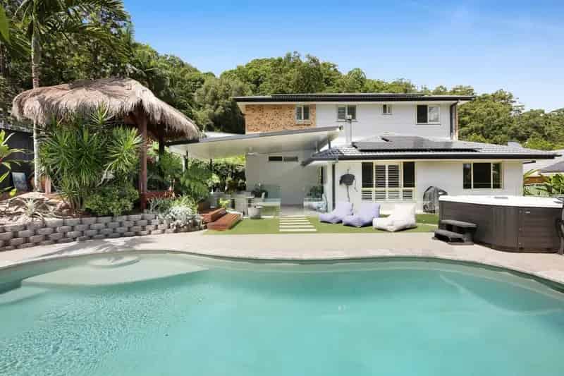 Effortless Entertaining in a Superb Family Sanctuary