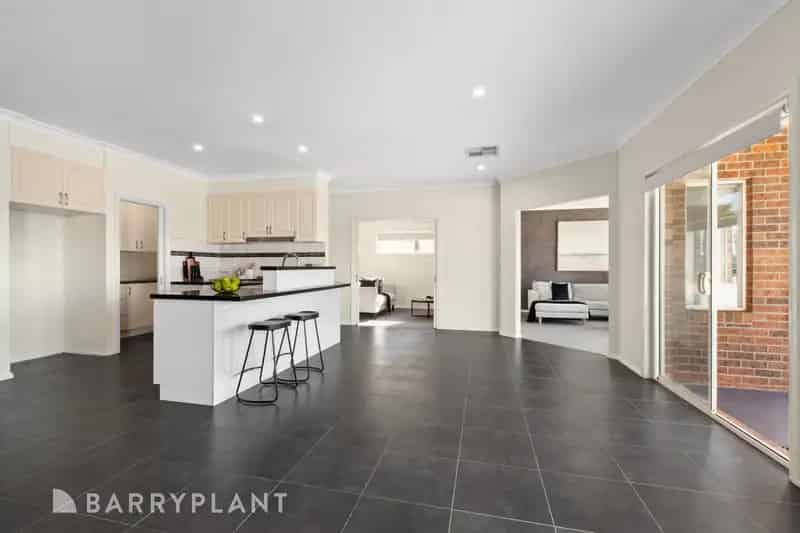 LARGE 3-BEDROOM HOME OFFERS VIEWS AND VERSATILITY 