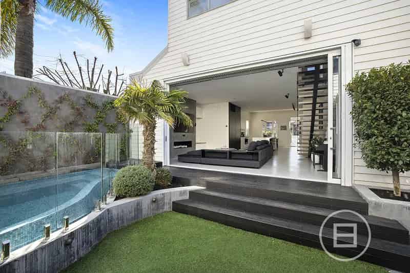 Buy House in Victorian Style with Pool and Double Garage