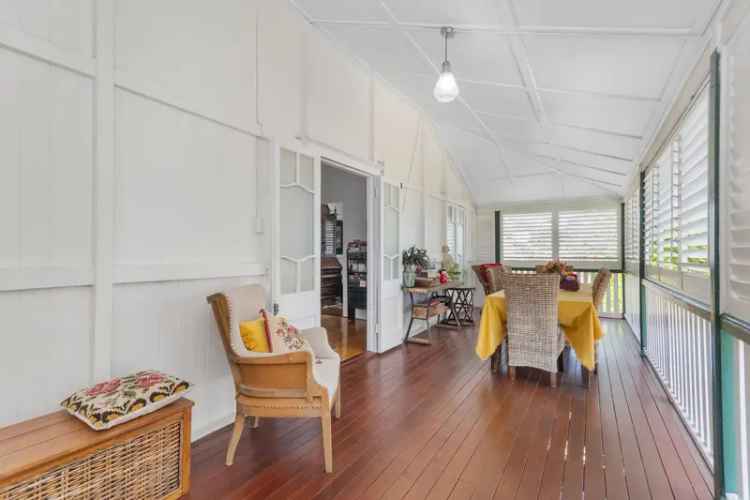 ELEGANT AND TIMELESS QUEENSLANDER OFFERS AN ENVIABLE LIFESTYLE