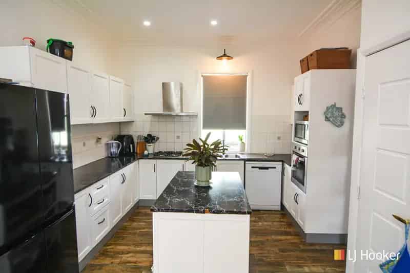 Buy Immaculate Family Home with 4 Bedrooms in Lithgow Features Renovation