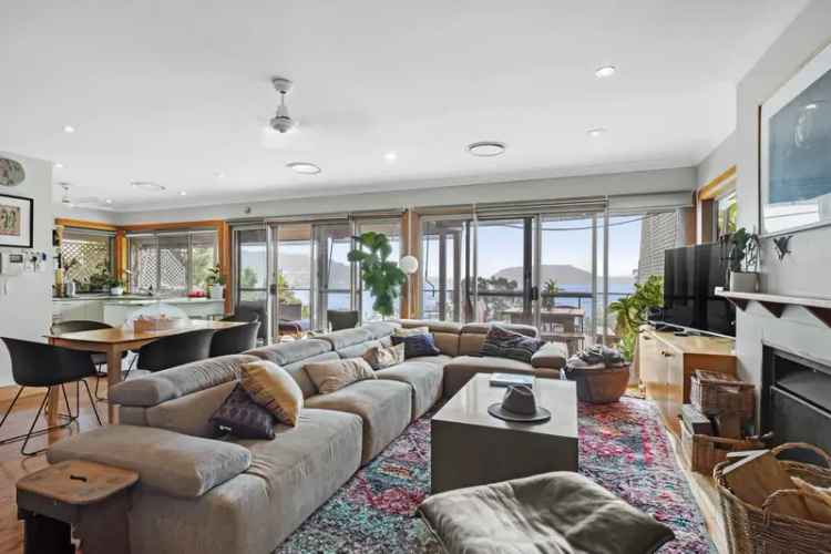 Versatile Waterfront Beach House - Hardys Bay