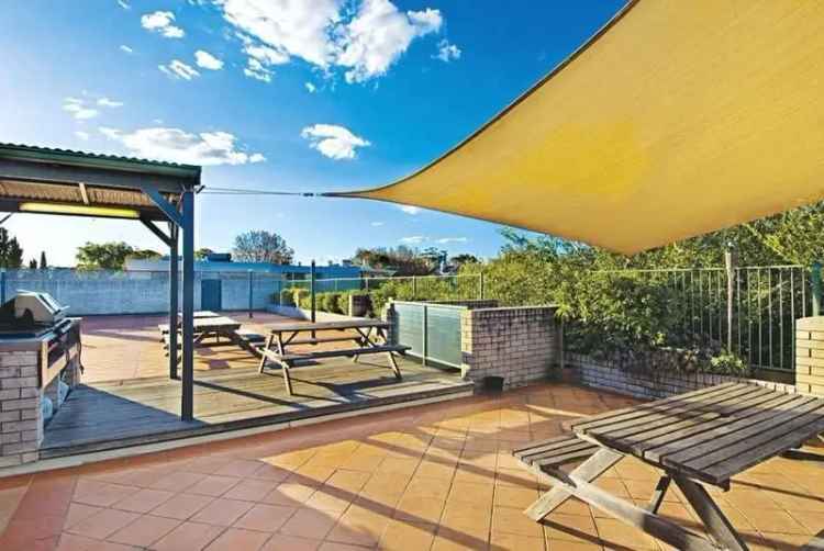 Lease Studio Apartment in Glebe with Air Conditioning and Pool