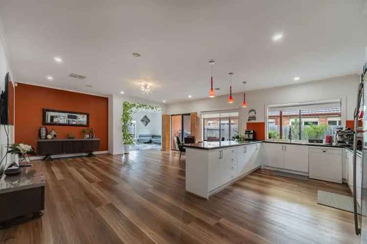 Large Family Home in Roxburgh Park