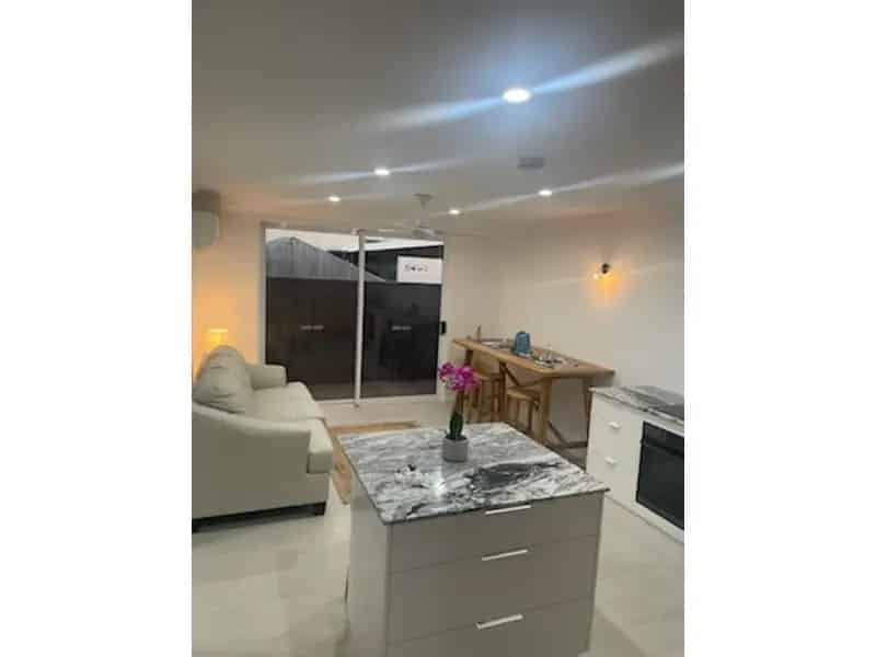 Fully Furnished Unit - Walk To The Beach - Pool In Complex - Wifi