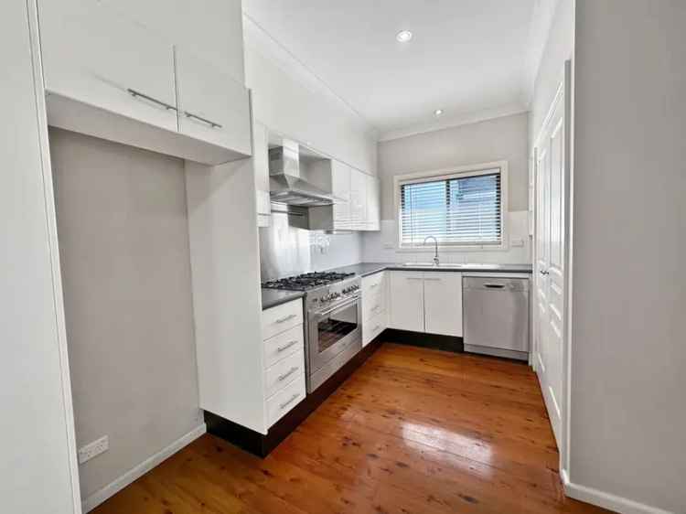 Lease House Umina Beach with Four Bedrooms and Entertaining Deck