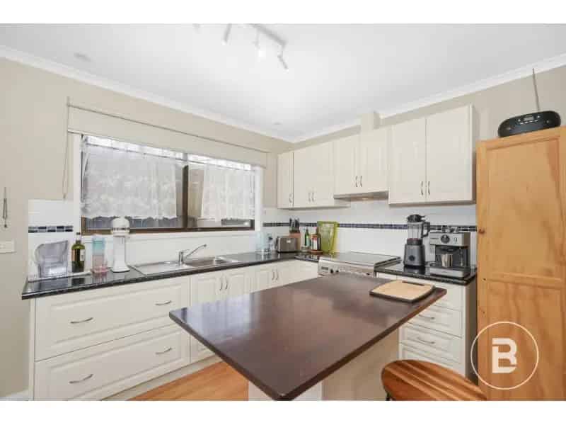 Neat Home Privately Positioned At Back Of Quiet Complex