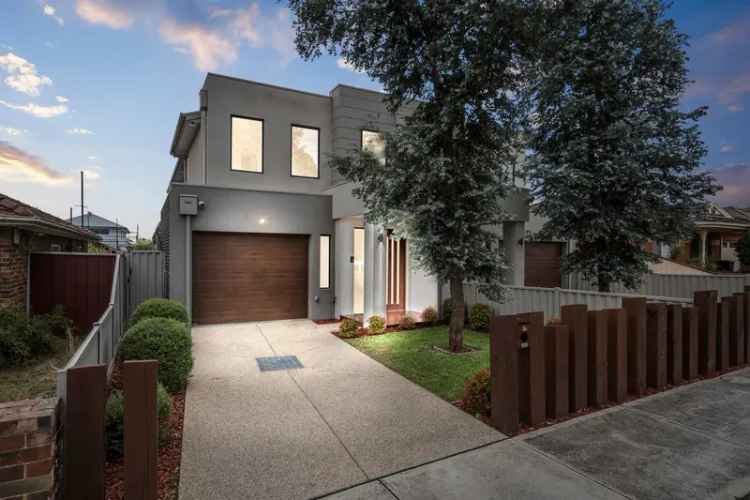 4-Bedroom Niddrie Home Low-Maintenance Luxury Living