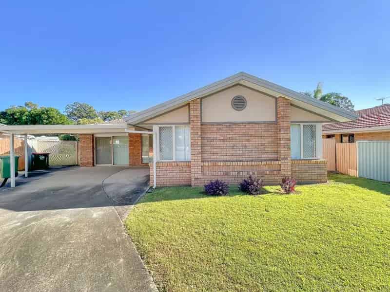 4 Bedroom Home For Lease in Murrumba Downs with Pool and Garden