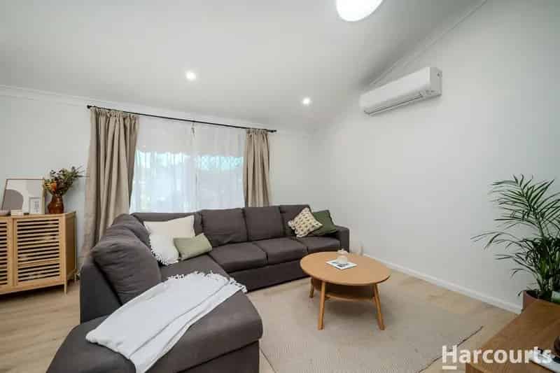 FULLY RENOVATED 4 X 1 ON AN EXTRA LARGE 775M2 BLOCK