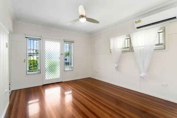 Coastal Comfort & Convenience - Room for the Boat or Caravan!