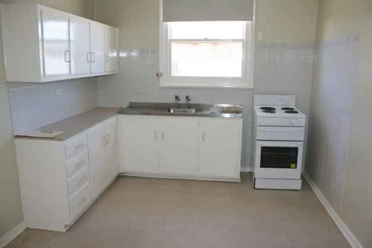 Rent Maisonette in Neat and Tidy Condition with Two Bedrooms