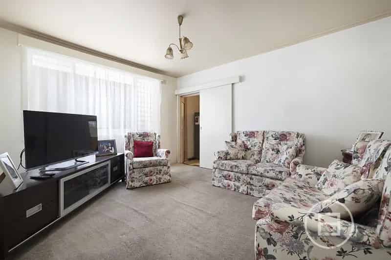 Buy Victorian residence in a prime location with ample potential