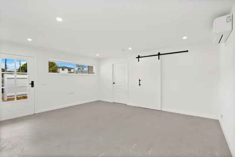 2 Bedroom Villa Albion Park - Garage - Modern Kitchen