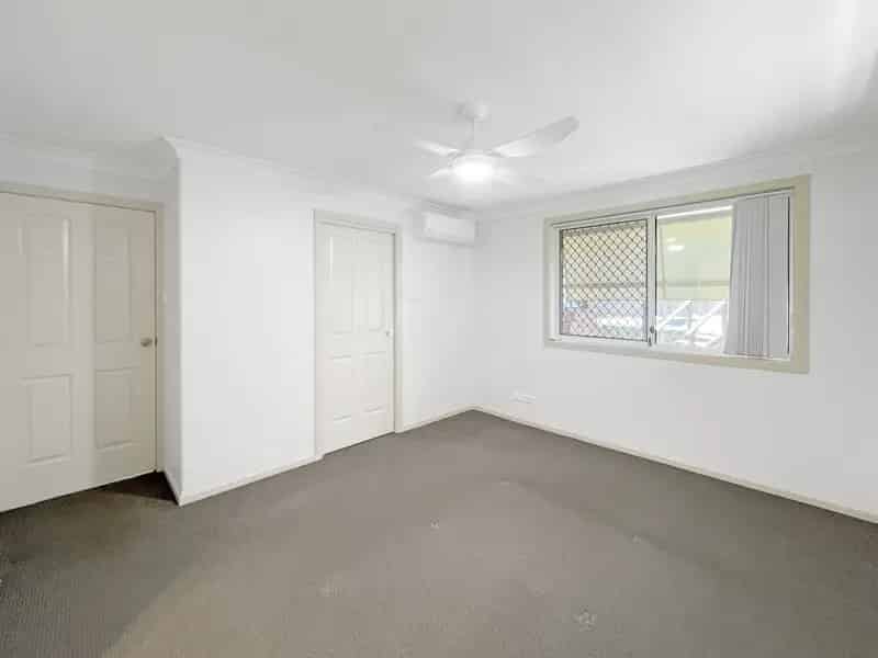 Lease modern four bedroom home in Coffs Harbour with garden