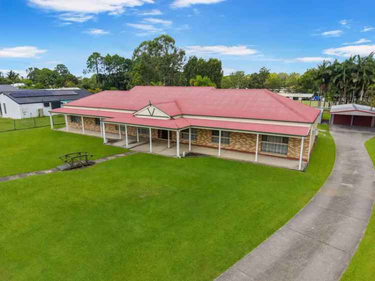 5 Bed 2 Bath Family Home with Pool and Shed - Burpengary East