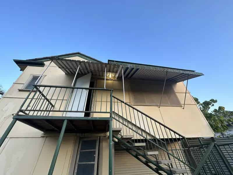 Lease Three Bedroom House in Grafton with Ample Storage and Garage