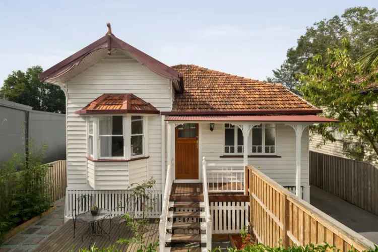 Charming Queensland Cottage - A Fully Renovated Masterpiece in Windsor