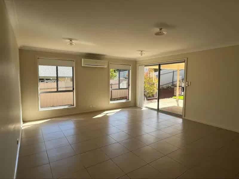 9 Dundee Close, Strathalbyn SA 5255 - House For Lease