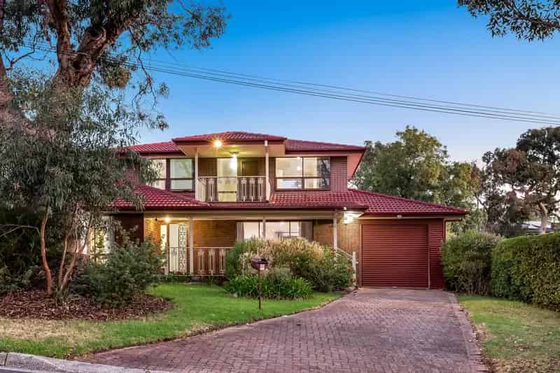 Family-Friendly 2-Storey with Chic New Flooring.