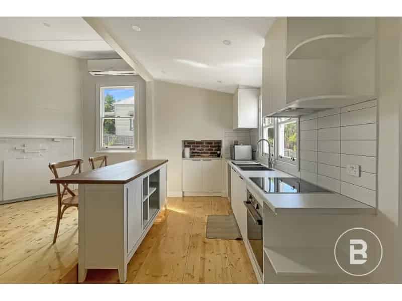 Charming Fully Renovated 2-Bedroom Cottage For Rent