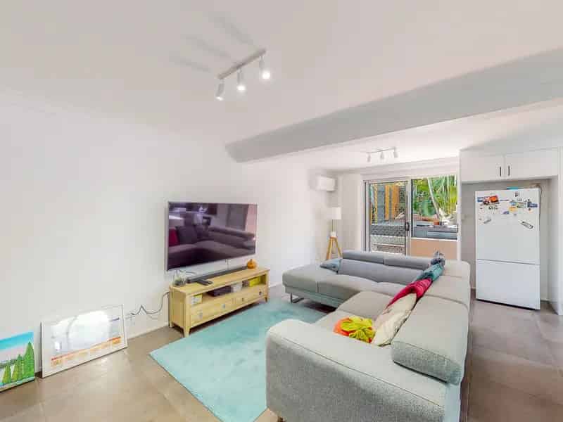 Stylish Townhouse Living with Outdoor Entertaining in a Quiet Boutique Block