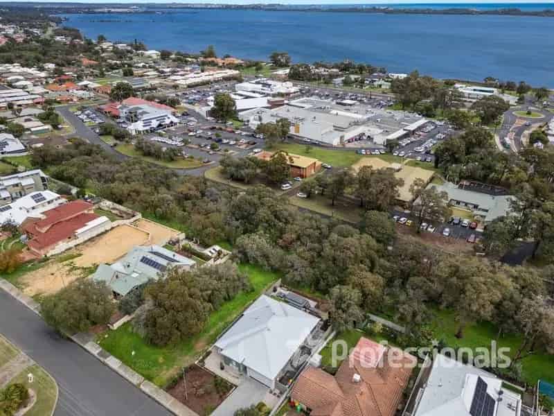 Buy land in Australind with great amenities and beautiful foreshore