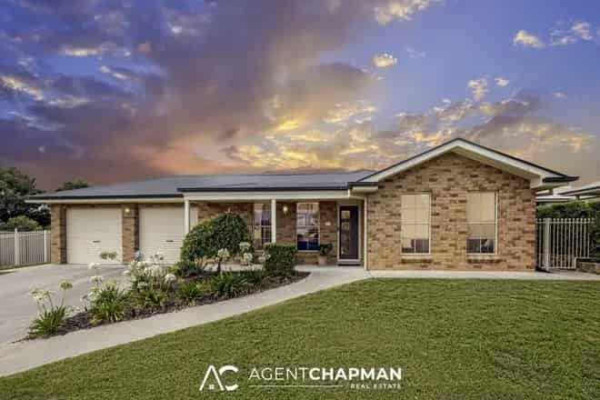 House For Sale , 71, Ilumba Way, Bathurst, New South Wales