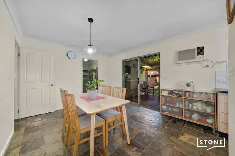 Real Estate For Sale - 24 Greenmeadows Crescent - Toongabbie , NSW