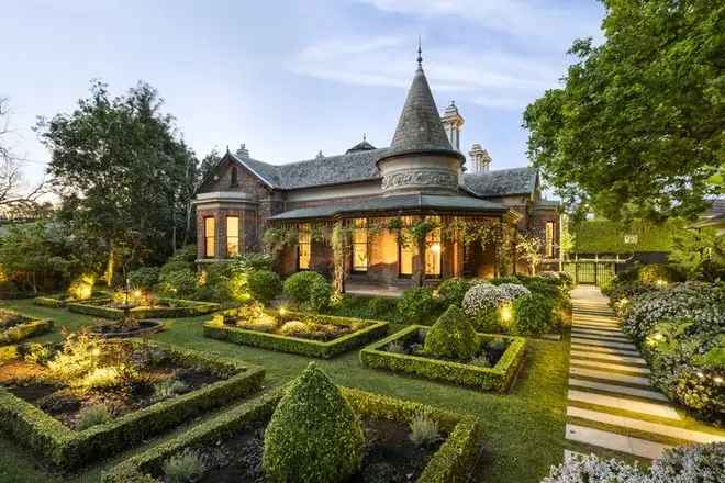 House For Sale in Melbourne, Victoria