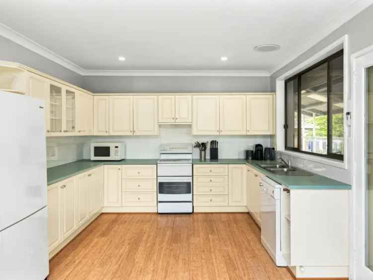 Spacious Family Home near Ulladulla Beach and Schools