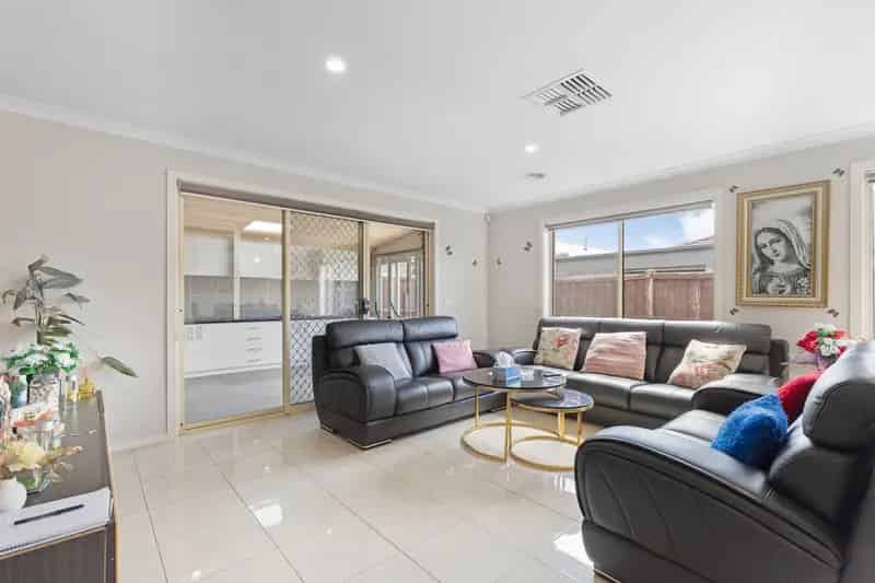 Contemporary Living Meets Urban Convenience! 