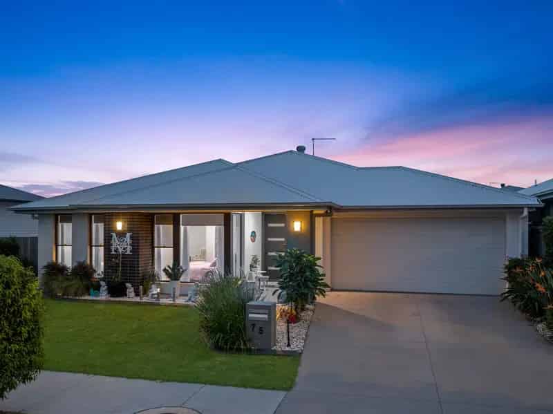 **AVAILABLE** 4 Living Areas On Great Block, Excellent Condition Throughout! Be QUICK!!!