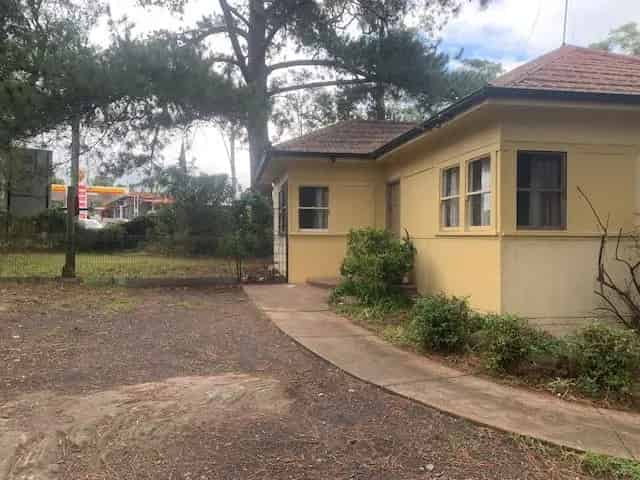 3 bedroom updated cottage with double garage!