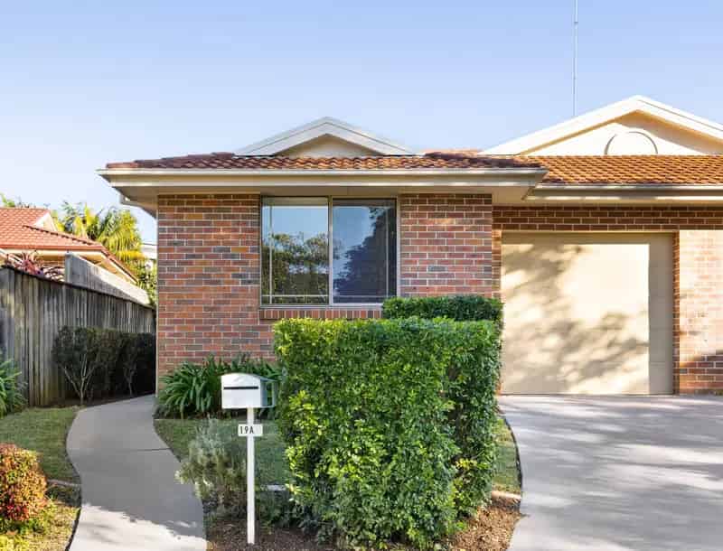 Beautifully Renovated Duplex in Quiet Cul-De-Sac