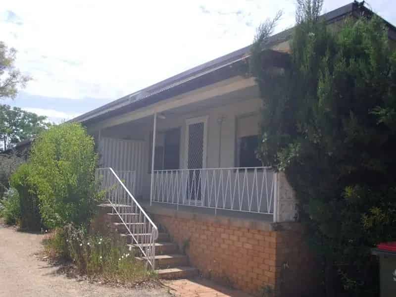 Rent 2 Bedroom Unit in Forbes with Open Plan Living