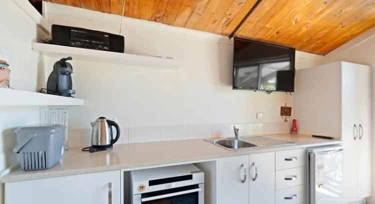 Rent Lakeside Holiday Shack in Milang with Cozy Living and Great Views