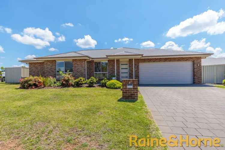 3 Bedroom House in Outlook Estate - Modern Kitchen, Ducted AC