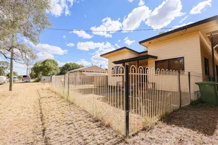 Three Bedroom Home Spacious Allotment Near CBD