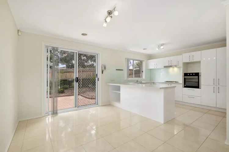 Amaroo Terrace Home 3 Bed 2 Bath Double Garage Ducted Heating