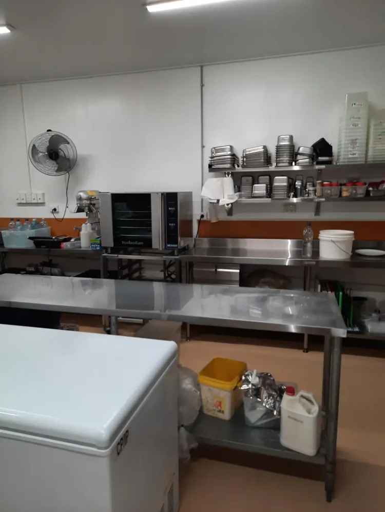 Cafe commercial building & all equipmment free hold for sale Airlie Beach