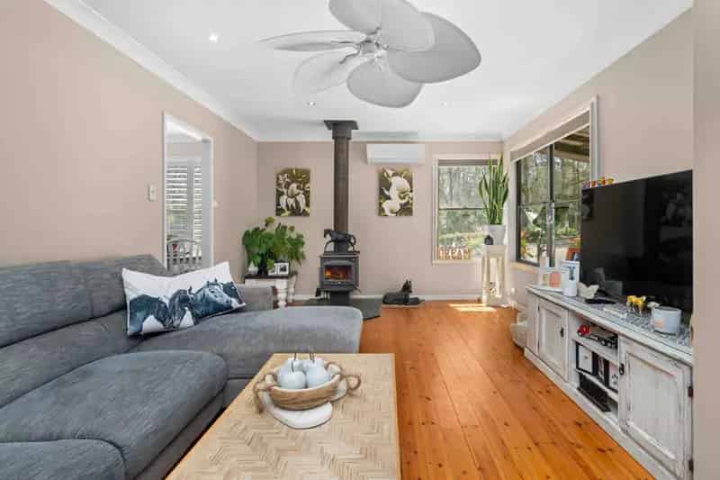 Auction Buy Hobby Farm in Nowra Hill with Country Features